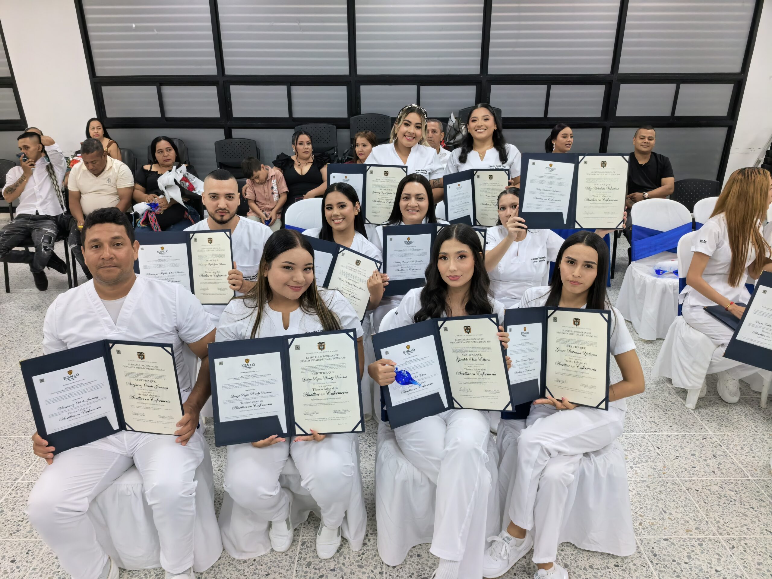 Estudiantes de enfermería ECSALUD
